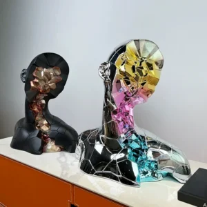 Abstrakcyjna drewniana statuetka minimalistyczna