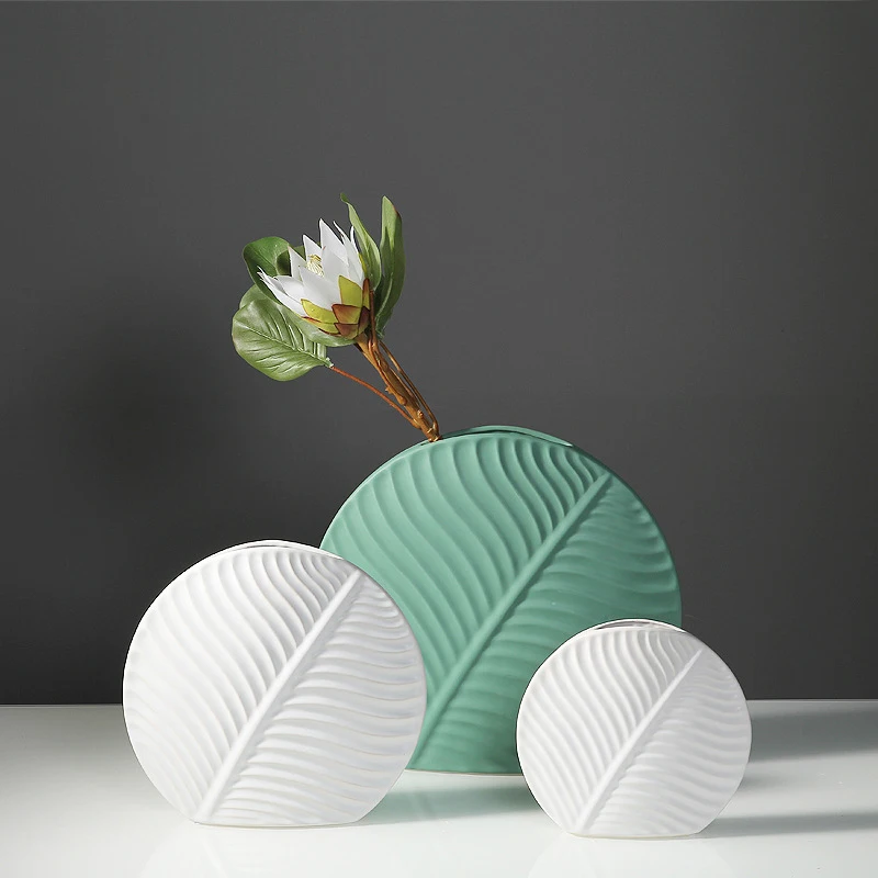 Ceramiczny wazon dekoracyjny zielony