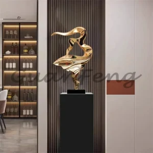 Abstrakcyjna drewniana statuetka minimalistyczna