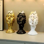 Abstrakcyjna drewniana statuetka minimalistyczna