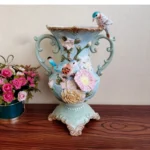 Ceramiczny wazon dekoracyjny ręcznie malowany, podszkliwny, porcelanowy