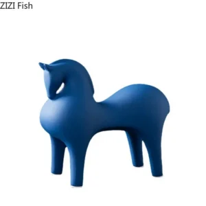 Abstrakcyjna drewniana statuetka minimalistyczna