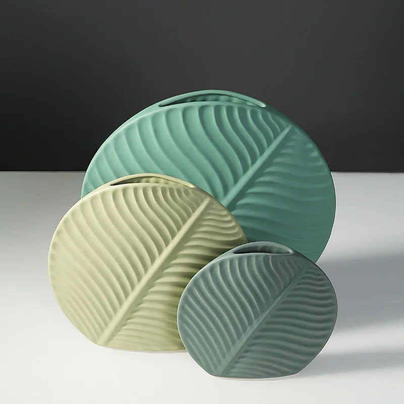 Ceramiczny wazon dekoracyjny zielony