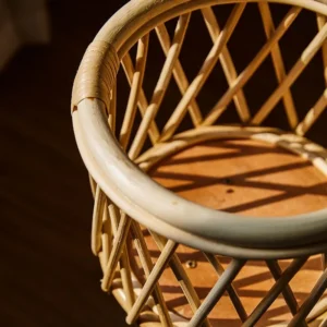 Stojak na kwiaty rattanowy, na balkon