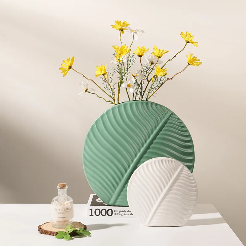 Ceramiczny wazon dekoracyjny zielony