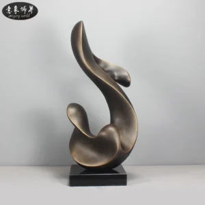 Abstrakcyjna drewniana statuetka minimalistyczna