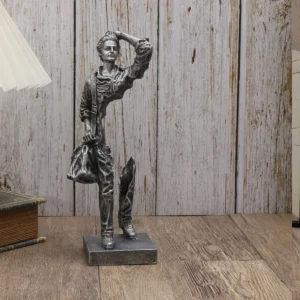 Abstrakcyjna drewniana statuetka minimalistyczna