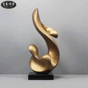 Abstrakcyjna drewniana statuetka minimalistyczna