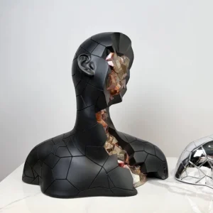 Abstrakcyjna drewniana statuetka minimalistyczna
