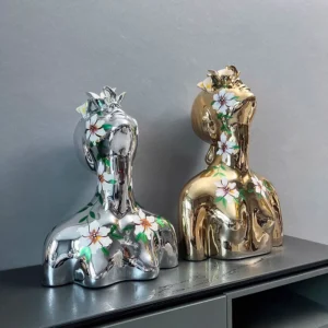 Abstrakcyjna drewniana statuetka minimalistyczna