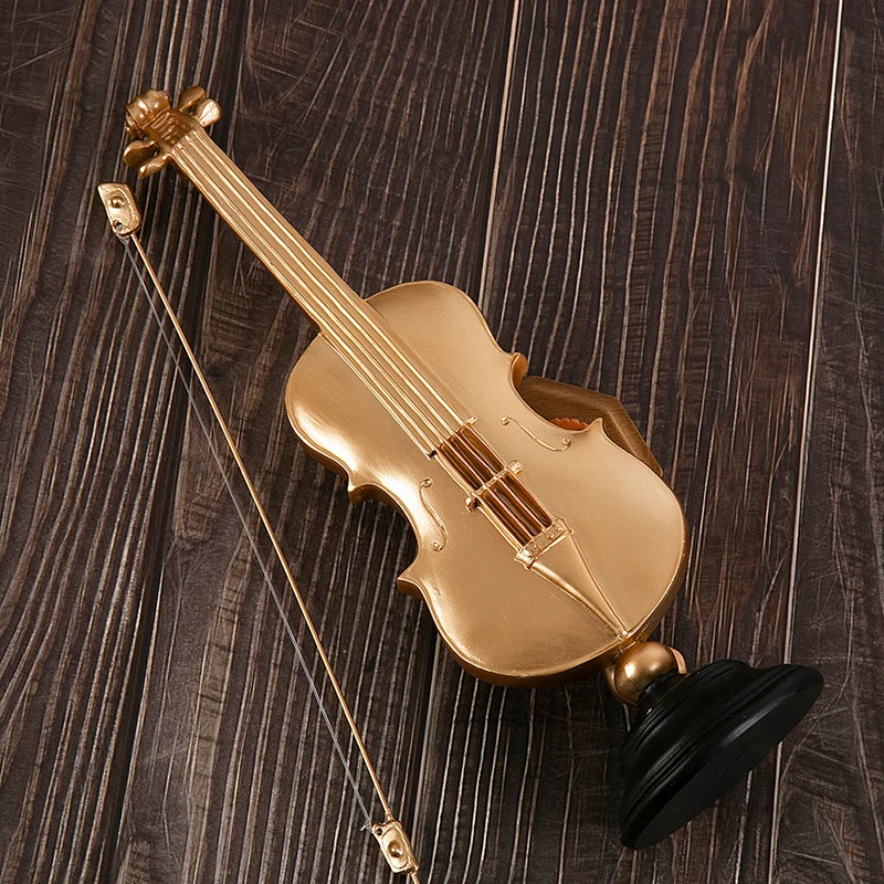 Złota figurka instrument muzyczny z żywicy