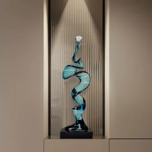 Abstrakcyjna drewniana statuetka minimalistyczna