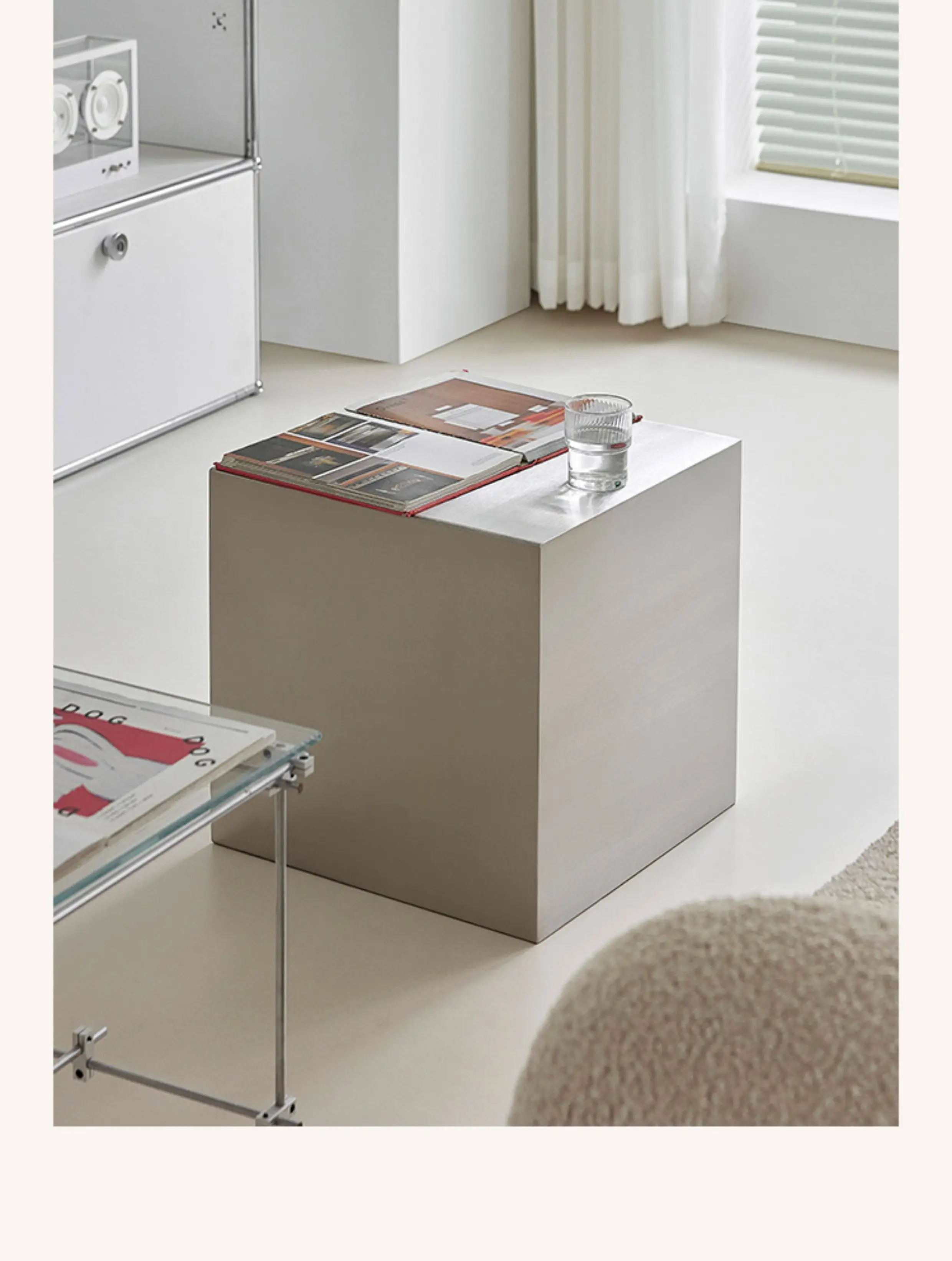 Stoliki kwadratowe ze stali nierdzewnej, sofa do salonu, stolik boczny narożny, metalowy wygląd, kreatywny design, meble z miejscem do przechowywania.