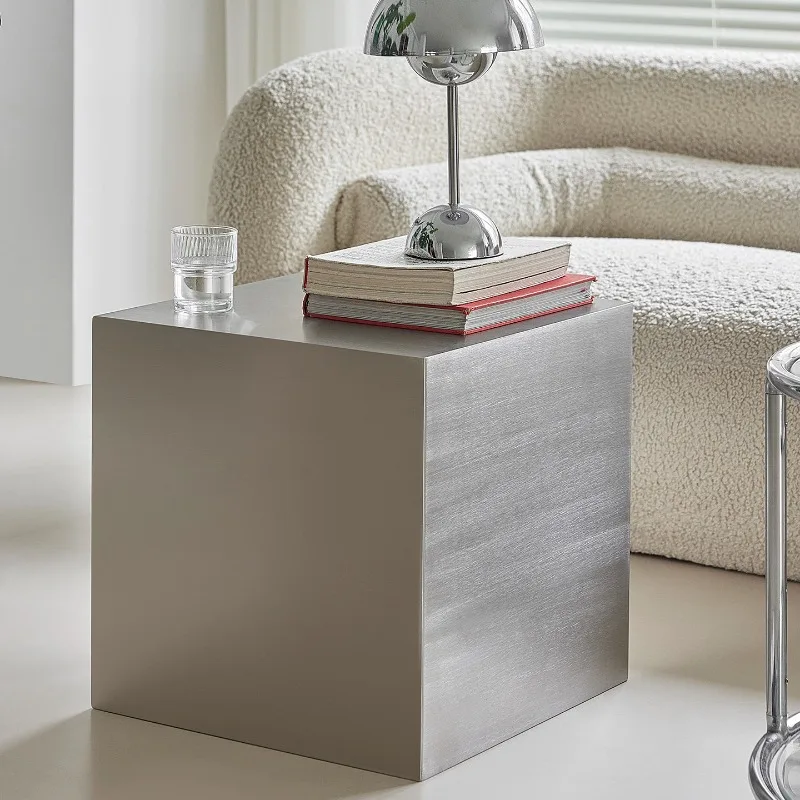 Stoliki kwadratowe ze stali nierdzewnej, sofa do salonu, stolik boczny narożny, metalowy wygląd, kreatywny design, meble z miejscem do przechowywania.