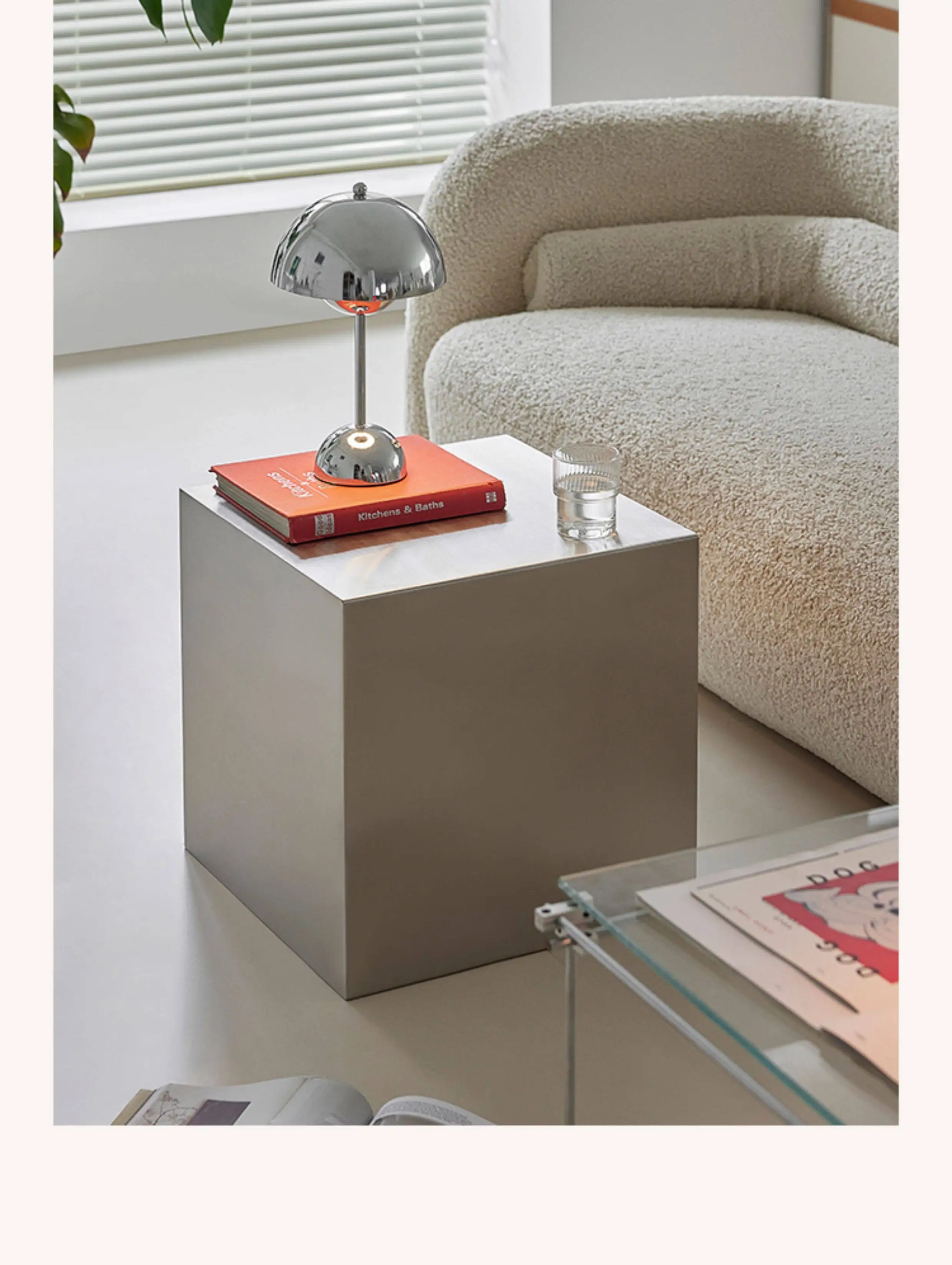 Stoliki kwadratowe ze stali nierdzewnej, sofa do salonu, stolik boczny narożny, metalowy wygląd, kreatywny design, meble z miejscem do przechowywania.