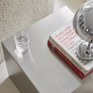 Stoliki kwadratowe ze stali nierdzewnej, sofa do salonu, stolik boczny narożny, metalowy wygląd, kreatywny design, meble z miejscem do przechowywania.