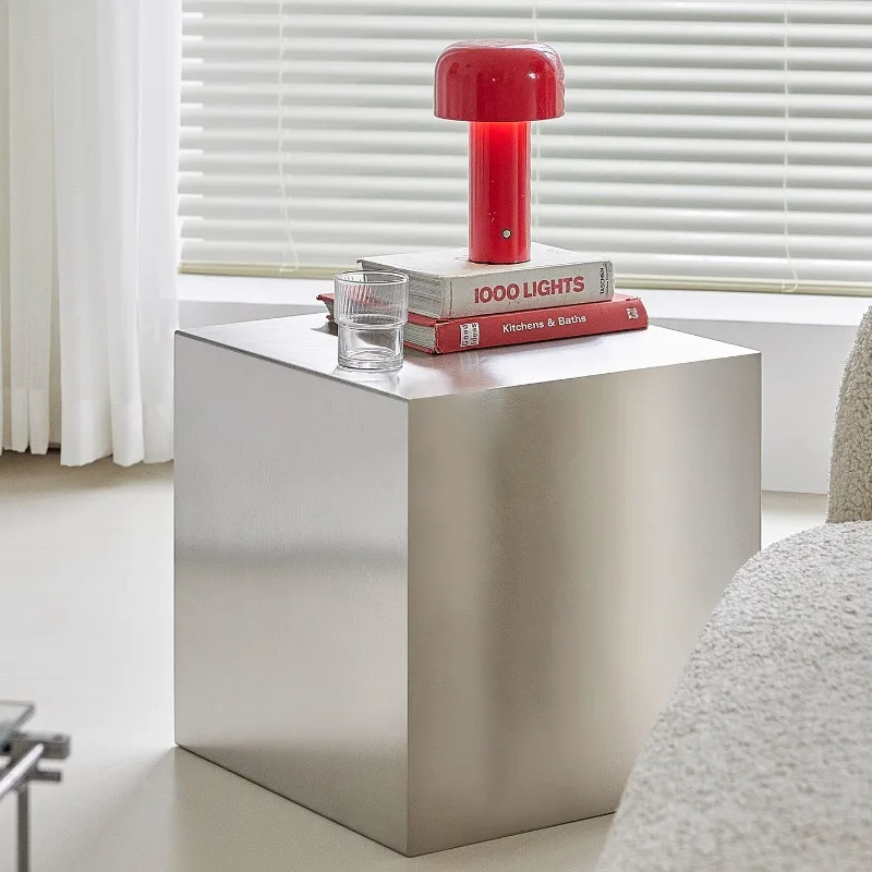 Stoliki kwadratowe ze stali nierdzewnej, sofa do salonu, stolik boczny narożny, metalowy wygląd, kreatywny design, meble z miejscem do przechowywania.