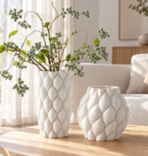 Biały wazon ceramiczny pikowany, wzór w romby, 3 kształty, matowy - jasny salon, wysoki i pękaty wazon na stoliku kawowym