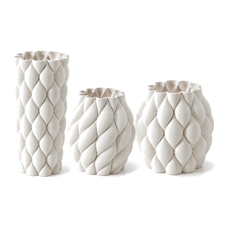 Biały wazon ceramiczny pikowany, wzór w romby, 3 kształty, matowy - trzy kształty wazonu obok siebie
