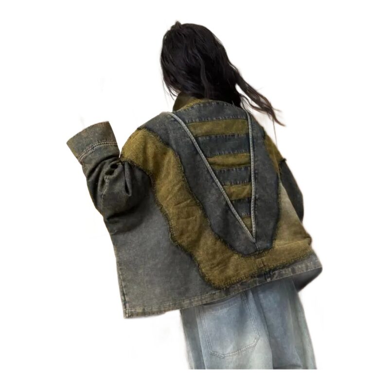 Bluza damska jeansowa oversize z patchworkiem, rękawy nietoperzowe - tył bluzy z aplikacją V, ghost mannequin