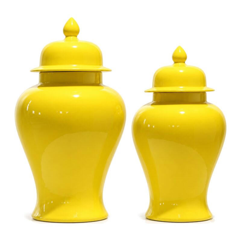 Ceramiczny wazon z pokrywką, żółty słój dekoracyjny, 35-60 cm - dwa żółte słoje z pokrywkami obok siebie na białym tle, bez wstawki z kwiatami