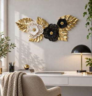 Dekoracja ścienna metalowa liście monstery i kwiaty 52,5 x 21 cm - dekoracja nad białym biurkiem z czarną lampką w domowym gabinecie, bez napisów