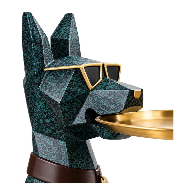 Figura psa dobermana z tacą 74 cm, stolik pomocniczy z żywicy - profil głowy z okularami i krawędzią tacy, zbliżenie, białe tło, bez napisów