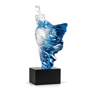 Figura kobiety w powiewającej sukni 36 cm, rzeźba z żywicy na podstawie - zdjęcie główne