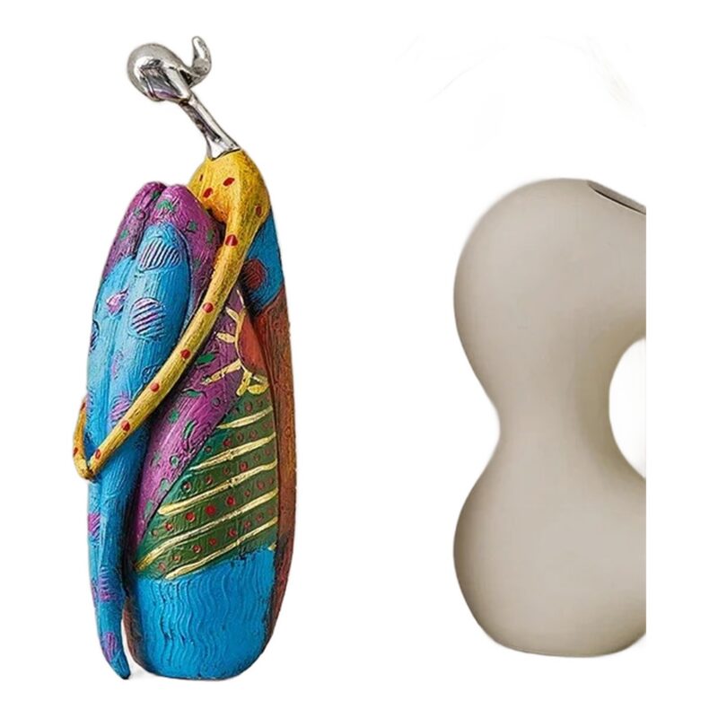 Figurka abstrakcyjna kobieta z żywicy, kolorowa, 23-35 cm, 3 modele - model B, skulona figurka 23,4 cm, pojedynczo na białym tle