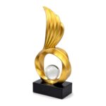 Figurka skrzydło z kulą w pierścieniu 28 cm, żywica, złota lub biała - zdjęcie główne