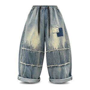 Jeansy damskie szerokie z haftem i łatkami, na gumce, vintage patchwork - niebieskie jeansy z boku, ghost mannequin