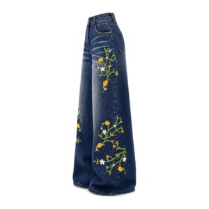 Jeansy damskie wide leg z haftem w kwiaty, wysoki stan, niebieskie - jeansy widok z boku na białym tle