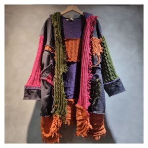 Kardigan damski patchwork z kapturem i frędzlami, oversize, dzianina - wariant fioletowy