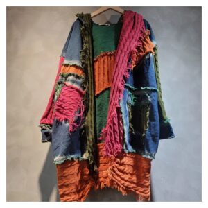 Kardigan damski patchwork z kapturem i frędzlami, oversize, dzianina - wariant niebieski