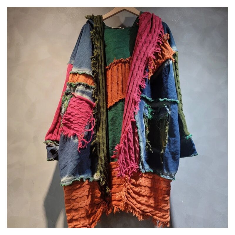 Kardigan damski patchwork z kapturem i frędzlami, oversize, dzianina - wariant niebieski