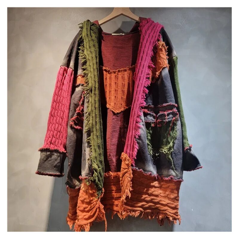 Kardigan damski patchwork z kapturem i frędzlami, oversize, dzianina - wariant czerwony