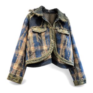Kurtka i spodnie haremki damskie patchwork w kratę, efekt denimu - kurtka i spodnie z szelkami na wieszaku, przód, białe tło