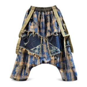 Kurtka i spodnie haremki damskie patchwork w kratę, efekt denimu - spodnie haremki z szelkami, przód, białe tło