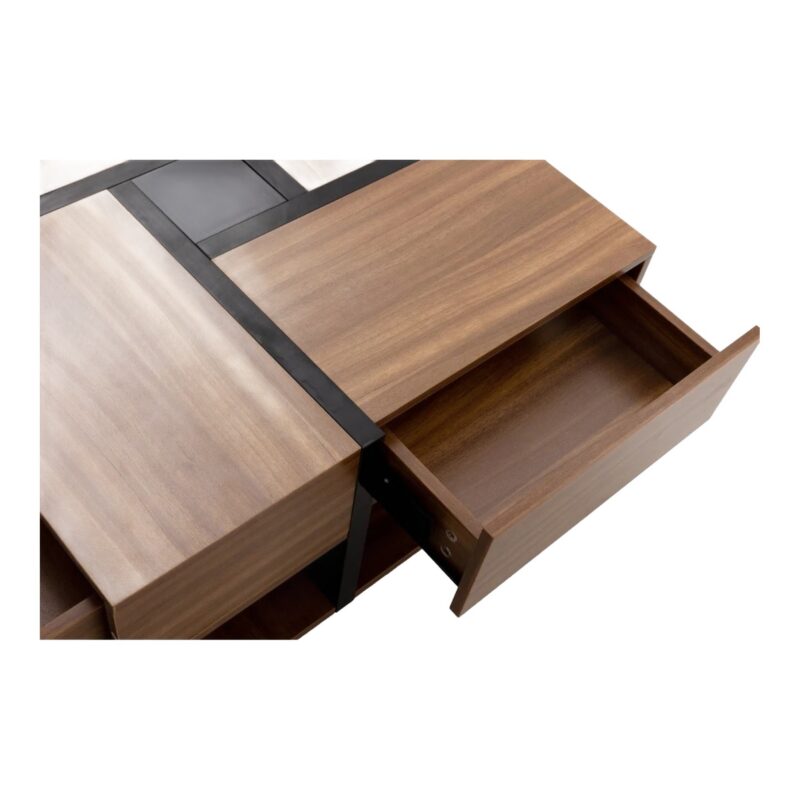 Kwadratowy stolik kawowy z 4 szufladami 78 x 78 cm, z półką, geometryczny - detal wysuniętej szuflady w dekorze orzecha
