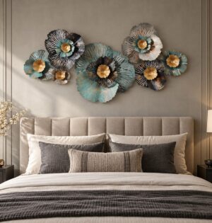 Dekoracja ścienna metalowa 3D, kwiaty i liście, kute żelazo 125-159 cm - sypialnia w odcieniach grafitu i beżu, morsko-złota dekoracja 125 x 61 cm nad wezgłowiem łóżka