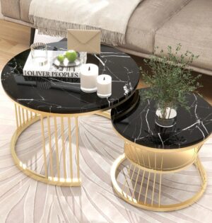 Okrągłe stoliki kawowe 2 szt. 70 i 45 cm, imitacja marmuru, złota rama - salon z beżową sofą, czarny zestaw