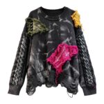 Sweter damski oversize z kolorowymi łatami z przędzy, czarny tie-dye - zdjęcie główne