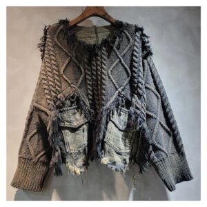 Sweter damski oversize z warkoczami i jeansowymi kieszeniami, patchwork - wariant grafitowy