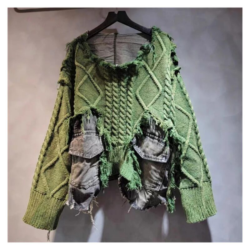 Sweter damski oversize z warkoczami i jeansowymi kieszeniami, patchwork - wariant zielony