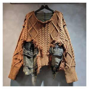 Sweter damski oversize z warkoczami i jeansowymi kieszeniami, patchwork - wariant brązowy