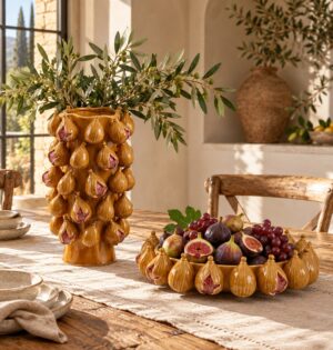 Wazon ceramiczny z figami 39 cm lub patera na owoce 32 cm, karmelowy - jadalnia w stylu śródziemnomorskim, wazon i patera z figami na stole