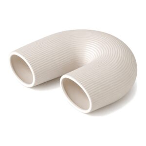 Wazon ceramiczny w kształcie litery U, prążkowany, biały lub różowy - wazon leżący, prążki biegnące wokół zagięcia