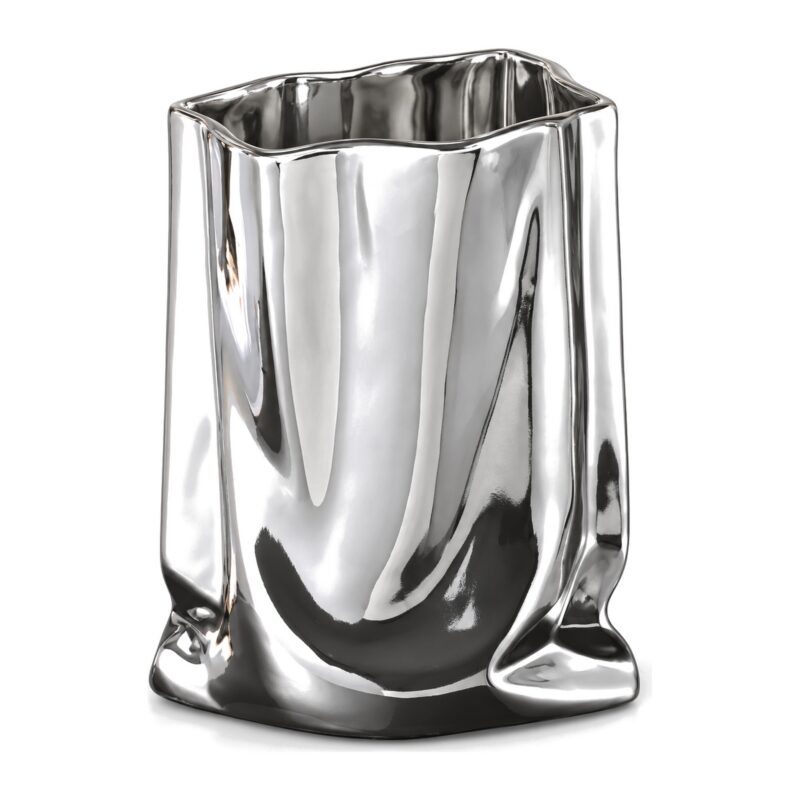 Wazon ceramiczny w kształcie marszczonej torby, srebrny lub złoty - srebrny wazon w ujęciu 3/4 z góry, widoczny otwór, na białym tle