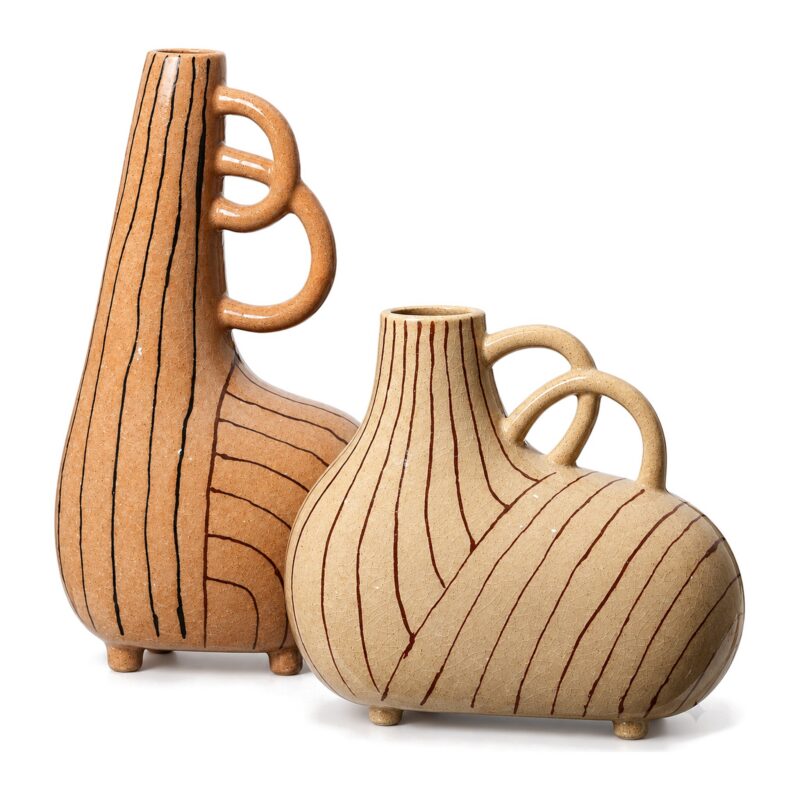 Wazon ceramiczny w paski z uszkami, szkliwo spękane, 23,5 lub 35,5 cm - niski beżowy wazon w paski na białym tle
