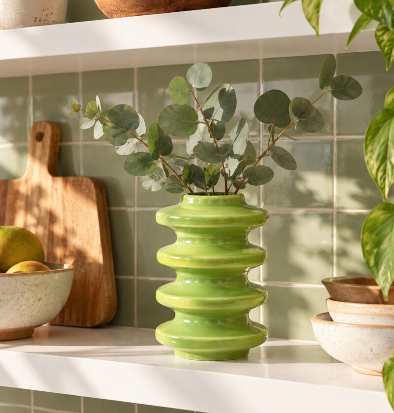 Wazon ceramiczny z pierścieniami 20 cm, spiralny, żółty lub zielony - kuchnia, zielony wazon z eukaliptusem na półce